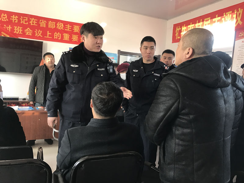 (圖二)民警在處里糾紛