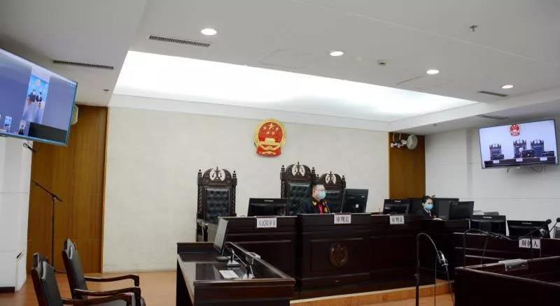 庭審現(xiàn)場(chǎng)