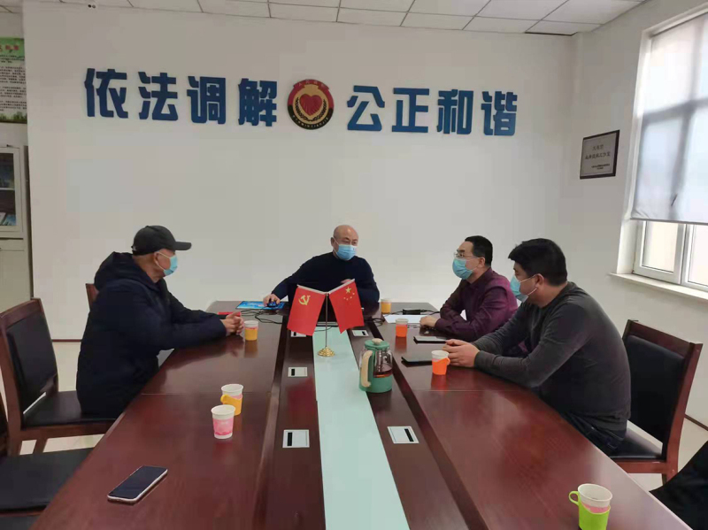 配文2:于長(zhǎng)征(中)主持調(diào)解