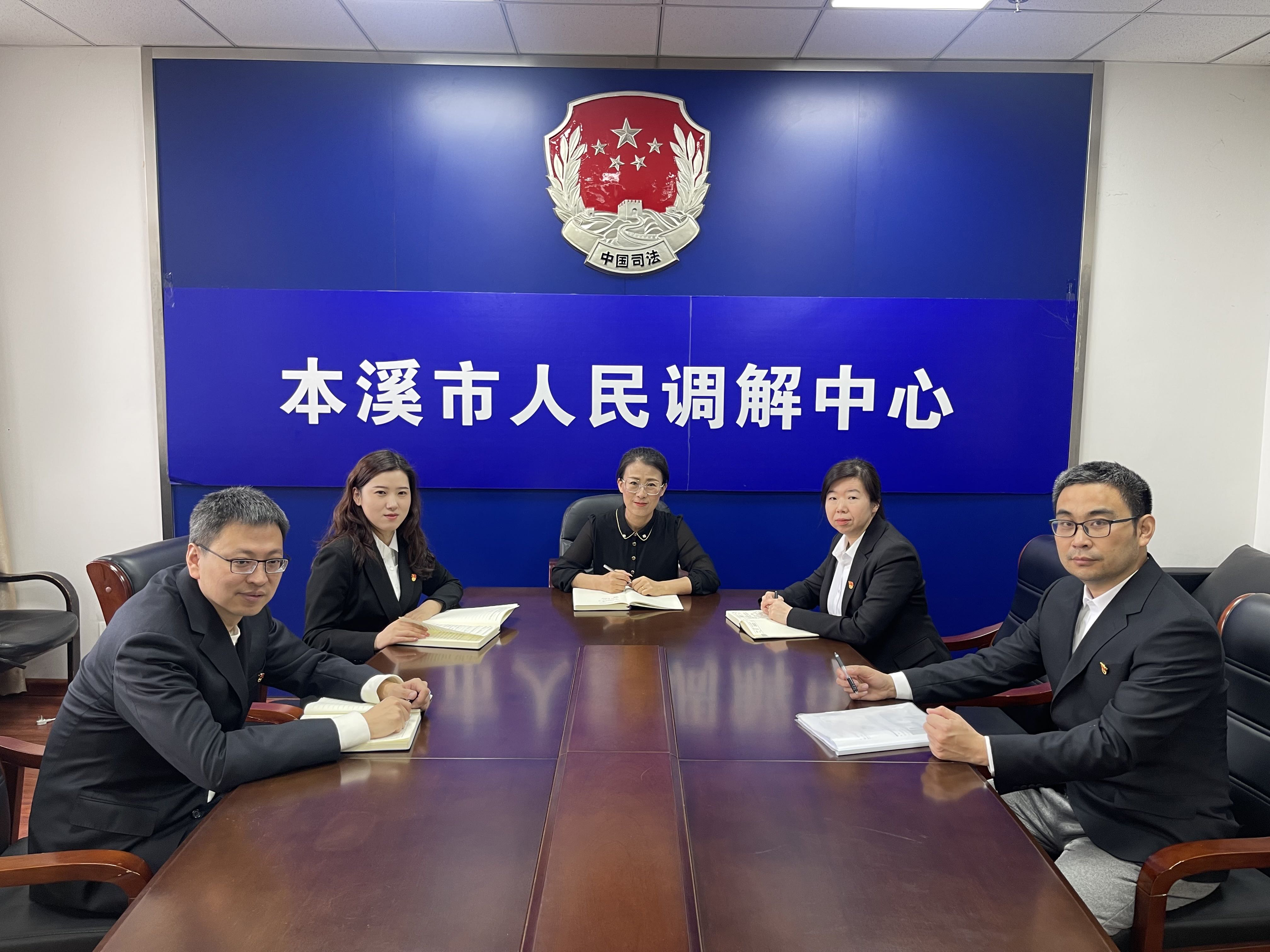 人民參與和促進法治科全員。