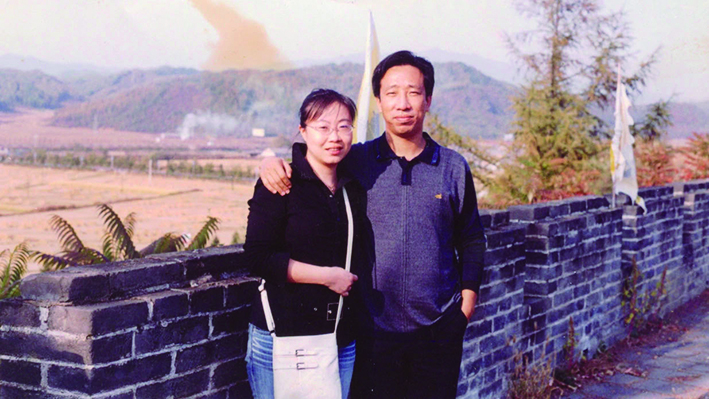 潘非瓊(右)和妻子徐玫合照