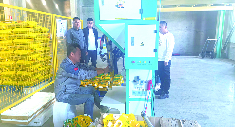 產(chǎn)業(yè)聯(lián)合黨委組織工作人員入企走訪