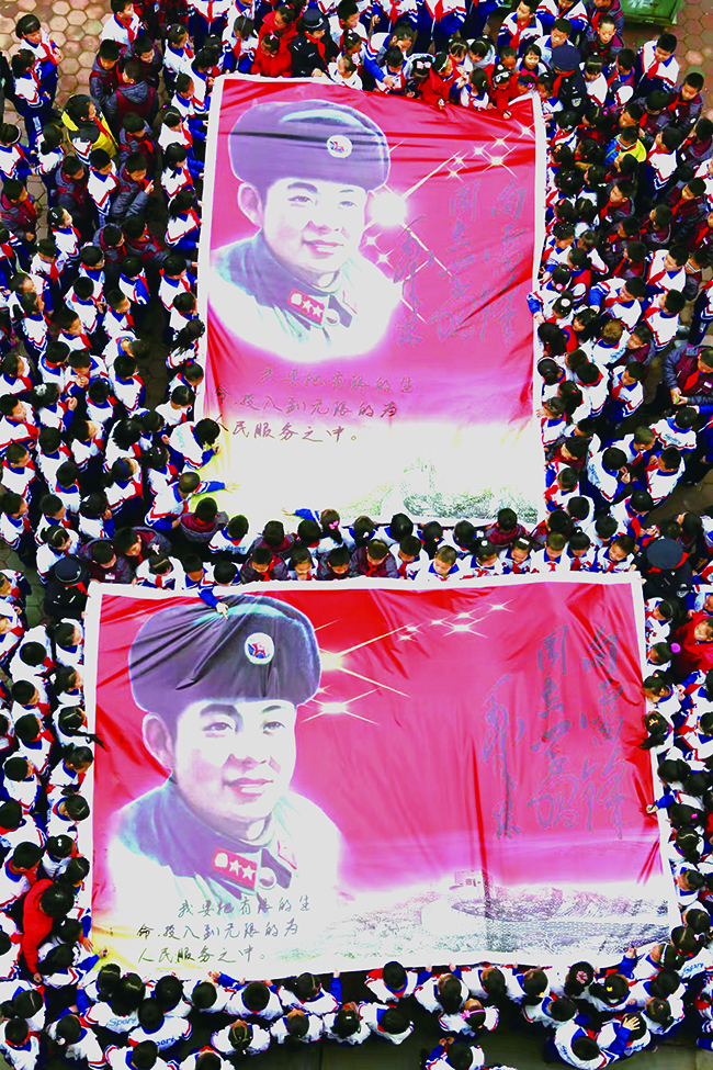 東港市公安局開發(fā)區(qū)派出所民警走進(jìn)東港市碧海小學(xué)組織千余名學(xué)生開展主題為“學(xué)雷鋒、從我做起” 教育活動(dòng)