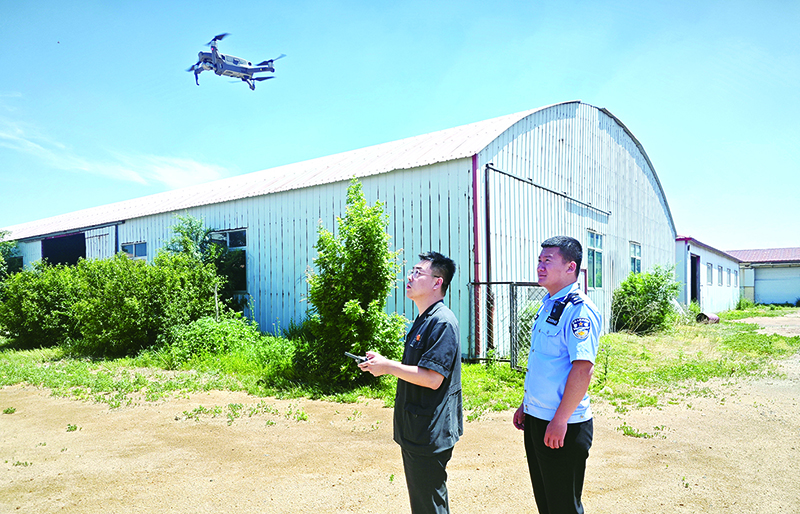 執(zhí)行法官采用無人機勘察案涉廠房及工業(yè)用地、周圍建筑情況