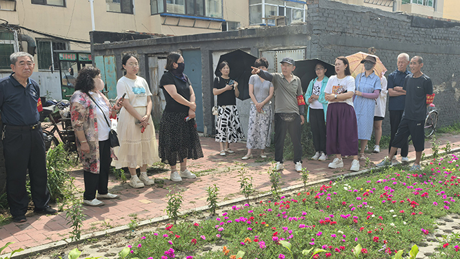 福寧社區(qū)的共享花園里鮮花盛開(kāi)