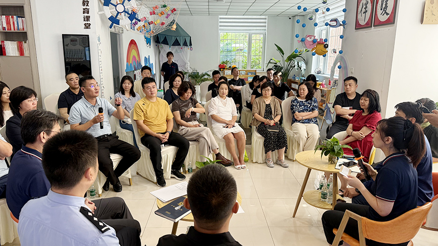 大家坐在一起交流治理妙11招