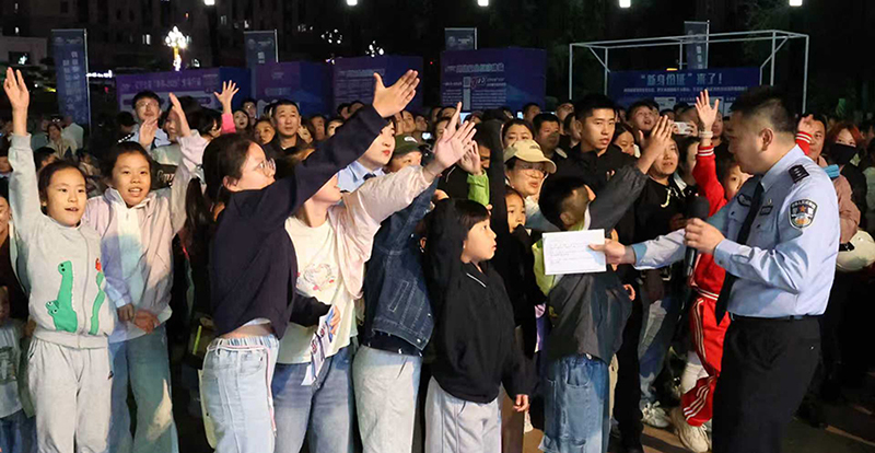 現(xiàn)場觀眾積極參與網(wǎng)絡(luò)安全知識競答