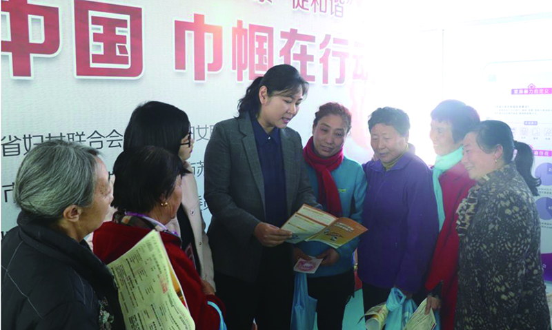 頭題圖，律師在沈陽市蘇家屯姚千街道開展普法宣傳