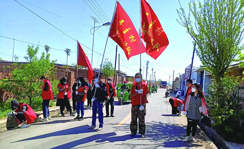 二題圖，村黨支部舉辦黨員志愿服務(wù)活動