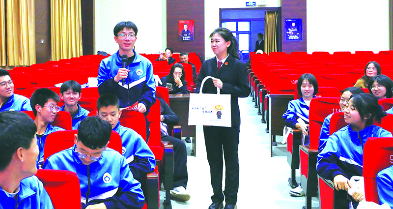 小豸深入校園參與法律宣講活動